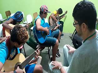 Aula de Música - Projeto Esperança